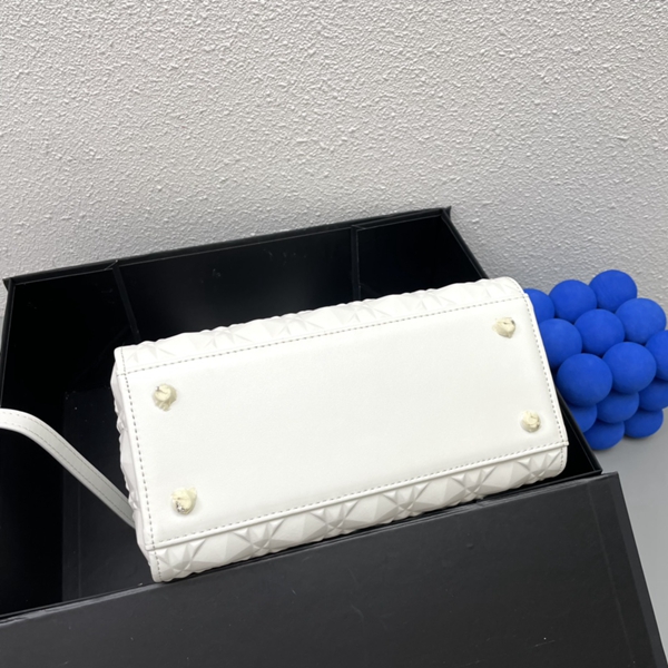 ディオールバッグ角部分ディテール